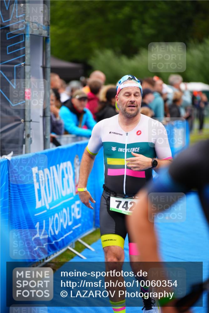 30.08.2026 - Elbe Triathlon Hamburg LAZAROV Photography http://msf.ph/oto/10060354 30.08.2026 11:40:04 Ziel 742, 1245, 1268 meine-sportfotos.de