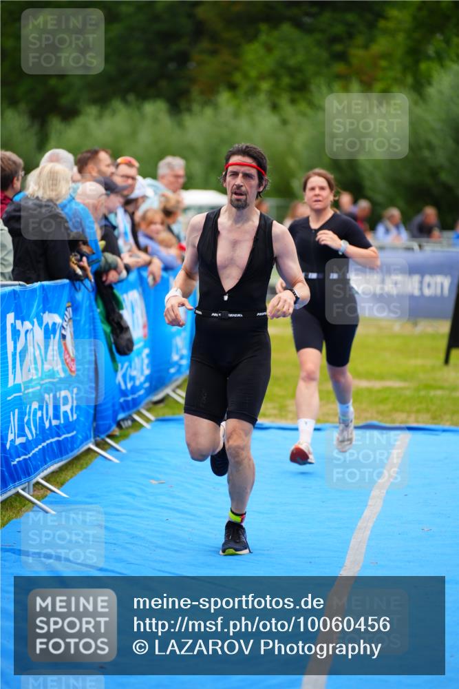 30.08.2026 - Elbe Triathlon Hamburg LAZAROV Photography http://msf.ph/oto/10060456 30.08.2026 11:40:53 Ziel 694, 933, 1375 meine-sportfotos.de