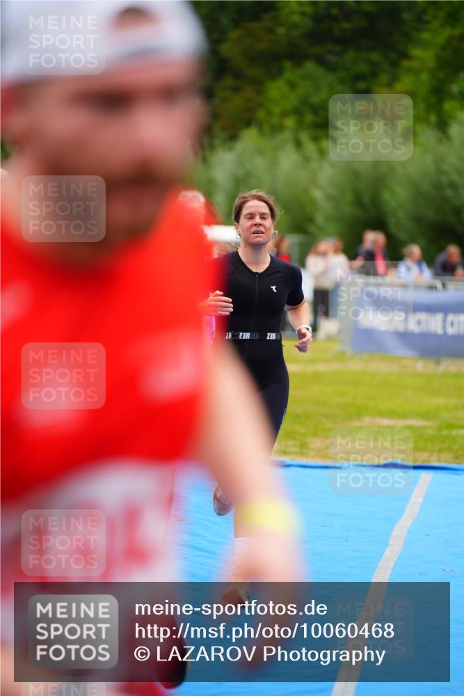 30.08.2026 - Elbe Triathlon Hamburg LAZAROV Photography http://msf.ph/oto/10060468 30.08.2026 11:40:54 Ziel 694, 933 meine-sportfotos.de