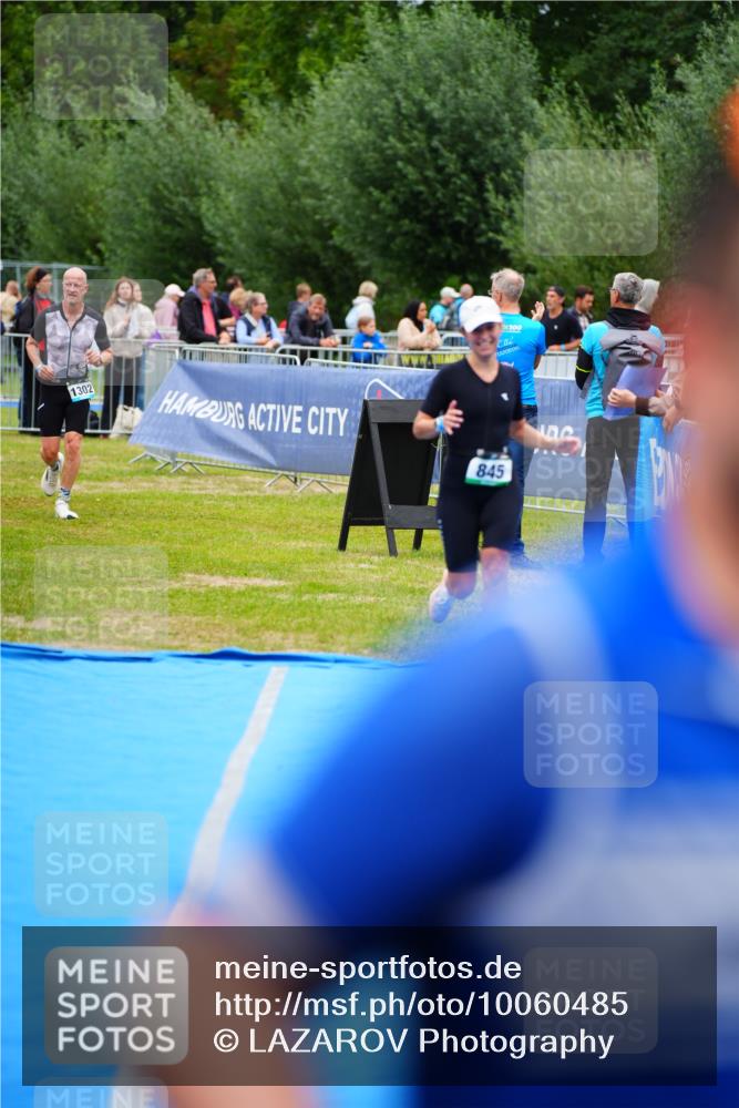 30.08.2026 - Elbe Triathlon Hamburg LAZAROV Photography http://msf.ph/oto/10060485 30.08.2026 11:41:03 Ziel 845, 920, 1302 meine-sportfotos.de