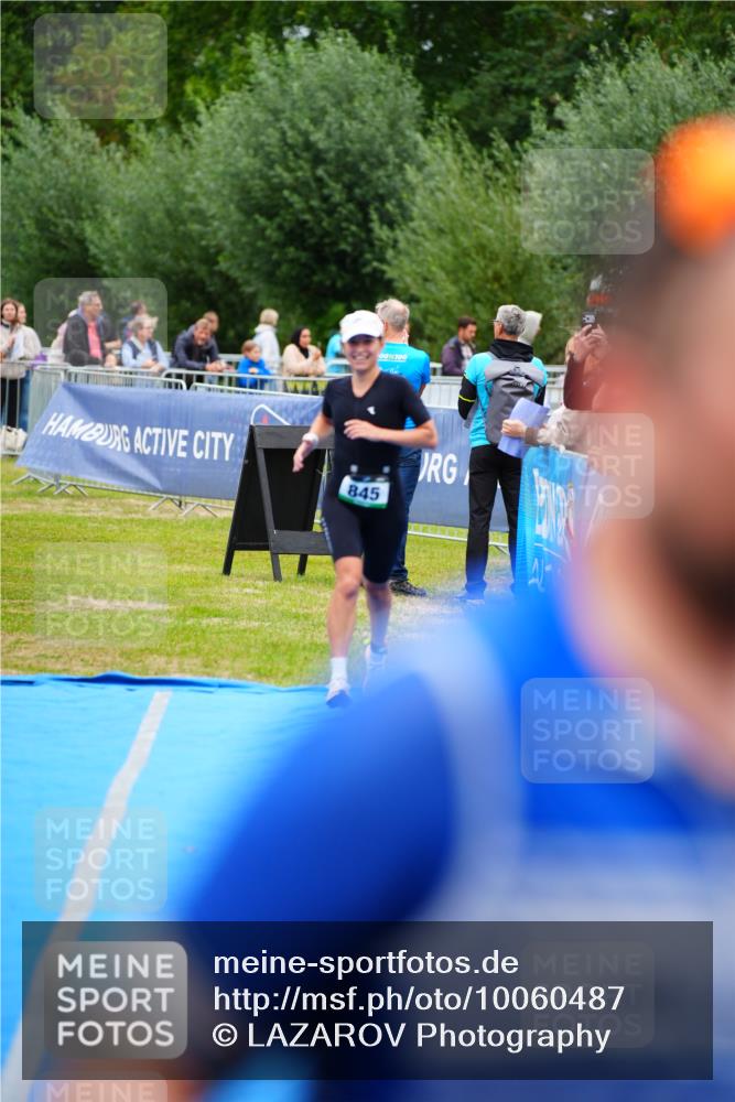 30.08.2026 - Elbe Triathlon Hamburg LAZAROV Photography http://msf.ph/oto/10060487 30.08.2026 11:41:03 Ziel 845, 920, 1302 meine-sportfotos.de