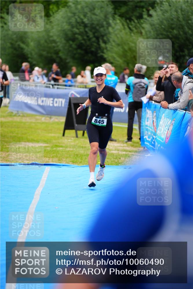 30.08.2026 - Elbe Triathlon Hamburg LAZAROV Photography http://msf.ph/oto/10060490 30.08.2026 11:41:04 Ziel 845, 920, 1302 meine-sportfotos.de