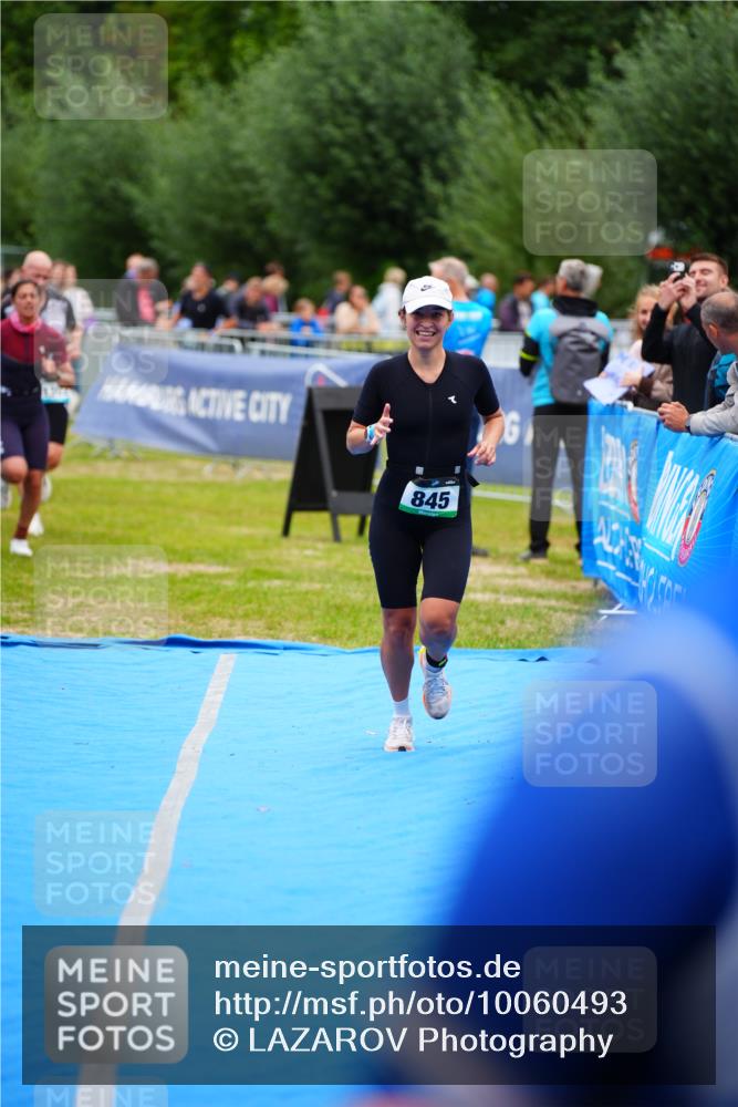 30.08.2026 - Elbe Triathlon Hamburg LAZAROV Photography http://msf.ph/oto/10060493 30.08.2026 11:41:04 Ziel 845, 920, 1302 meine-sportfotos.de