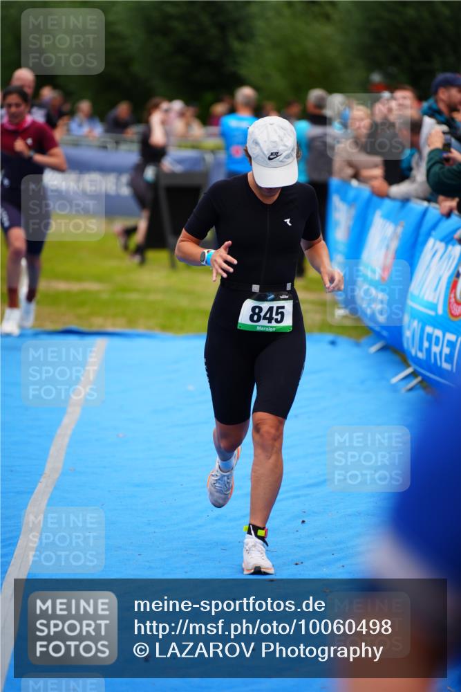 30.08.2026 - Elbe Triathlon Hamburg LAZAROV Photography http://msf.ph/oto/10060498 30.08.2026 11:41:06 Ziel 845, 920, 1302 meine-sportfotos.de