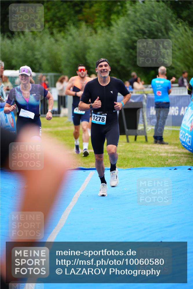 30.08.2026 - Elbe Triathlon Hamburg LAZAROV Photography http://msf.ph/oto/10060580 30.08.2026 11:41:23 Ziel 806, 1202, 1278 meine-sportfotos.de