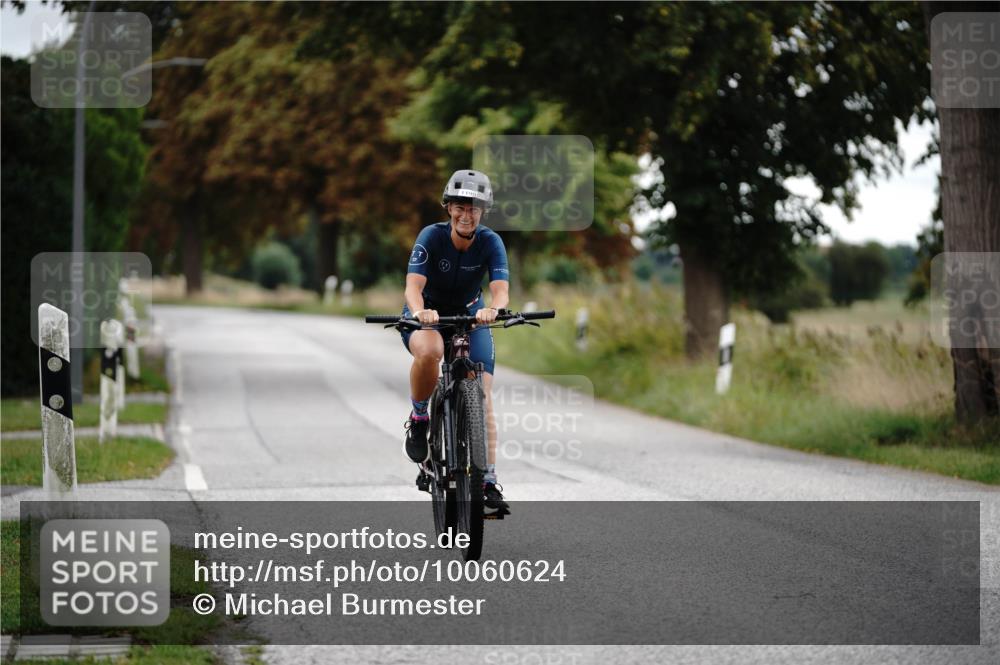 30.08.2026 - Elbe Triathlon Hamburg Michael Burmester http://msf.ph/oto/10060624 30.08.2026 11:49:54 Radfahren 1190 meine-sportfotos.de