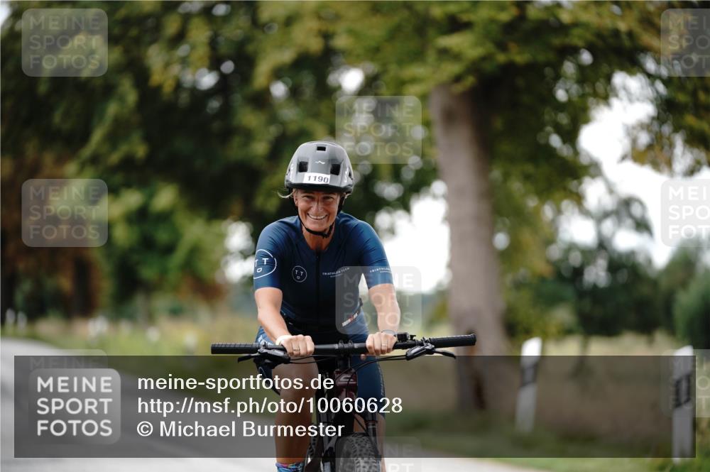 30.08.2026 - Elbe Triathlon Hamburg Michael Burmester http://msf.ph/oto/10060628 30.08.2026 11:49:55 Radfahren 1190 meine-sportfotos.de