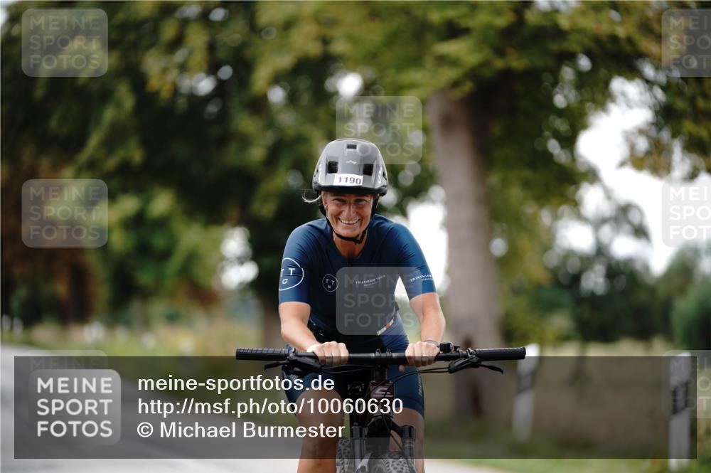 30.08.2026 - Elbe Triathlon Hamburg Michael Burmester http://msf.ph/oto/10060630 30.08.2026 11:49:55 Radfahren 1190 meine-sportfotos.de