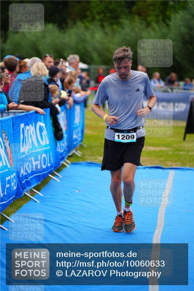 30.08.2026 - Elbe Triathlon Hamburg LAZAROV Photography http://msf.ph/oto/10060633 30.08.2026 11:41:35 Ziel 1209 meine-sportfotos.de