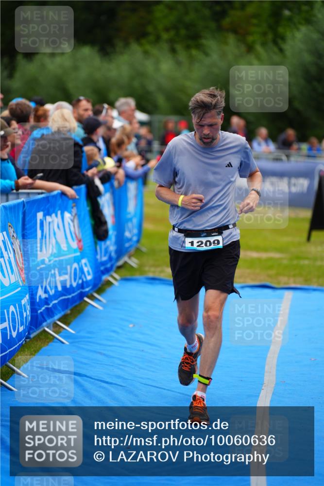 30.08.2026 - Elbe Triathlon Hamburg LAZAROV Photography http://msf.ph/oto/10060636 30.08.2026 11:41:35 Ziel 1209 meine-sportfotos.de