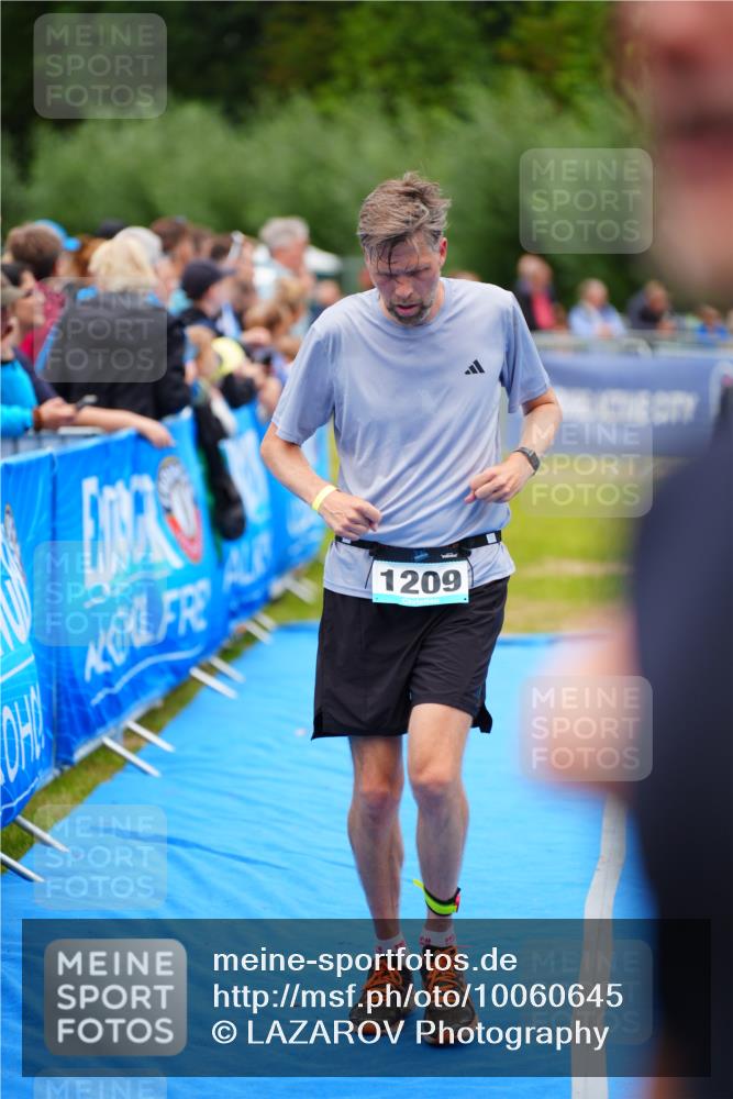 30.08.2026 - Elbe Triathlon Hamburg LAZAROV Photography http://msf.ph/oto/10060645 30.08.2026 11:41:36 Ziel 1209, 1449 meine-sportfotos.de