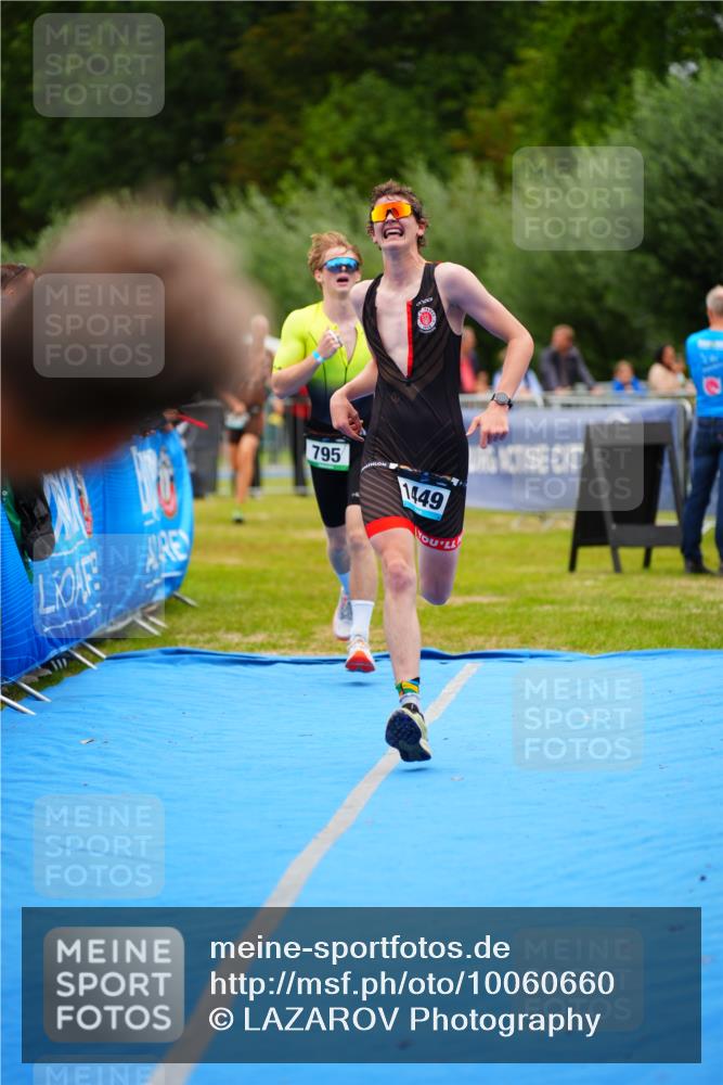 30.08.2026 - Elbe Triathlon Hamburg LAZAROV Photography http://msf.ph/oto/10060660 30.08.2026 11:41:44 Ziel 795, 1272, 1449 meine-sportfotos.de
