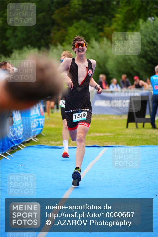30.08.2026 - Elbe Triathlon Hamburg LAZAROV Photography http://msf.ph/oto/10060667 30.08.2026 11:41:44 Ziel 795, 1272, 1449 meine-sportfotos.de