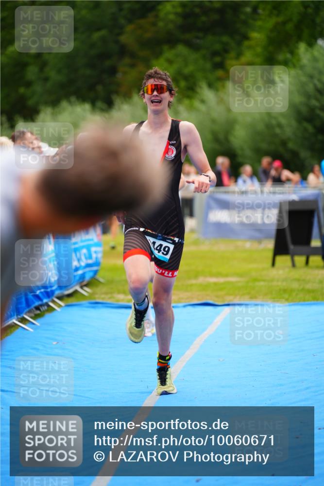30.08.2026 - Elbe Triathlon Hamburg LAZAROV Photography http://msf.ph/oto/10060671 30.08.2026 11:41:44 Ziel 795, 1272, 1449 meine-sportfotos.de