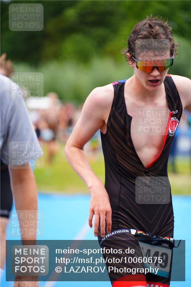 30.08.2026 - Elbe Triathlon Hamburg LAZAROV Photography http://msf.ph/oto/10060675 30.08.2026 11:41:46 Ziel 795, 1272, 1449 meine-sportfotos.de