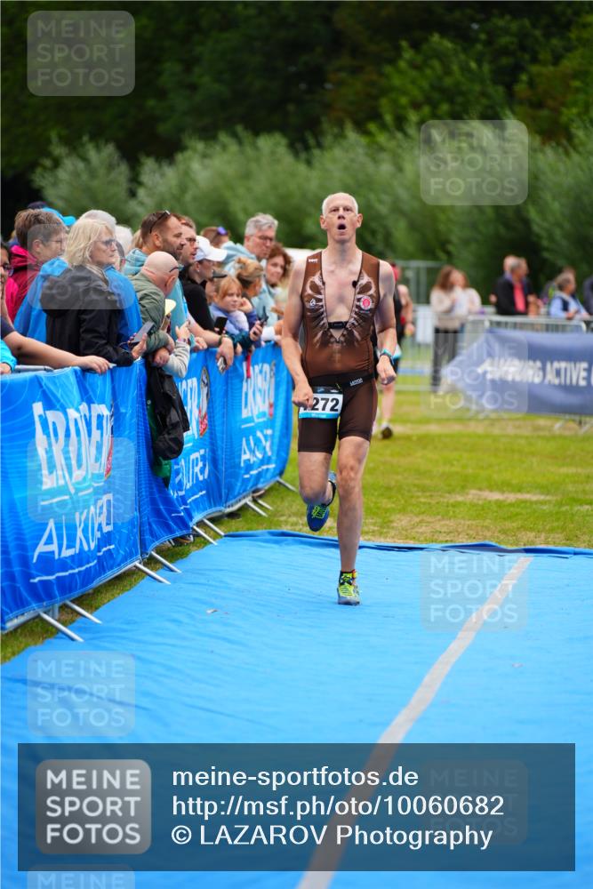 30.08.2026 - Elbe Triathlon Hamburg LAZAROV Photography http://msf.ph/oto/10060682 30.08.2026 11:41:49 Ziel 795, 1272, 1310 meine-sportfotos.de