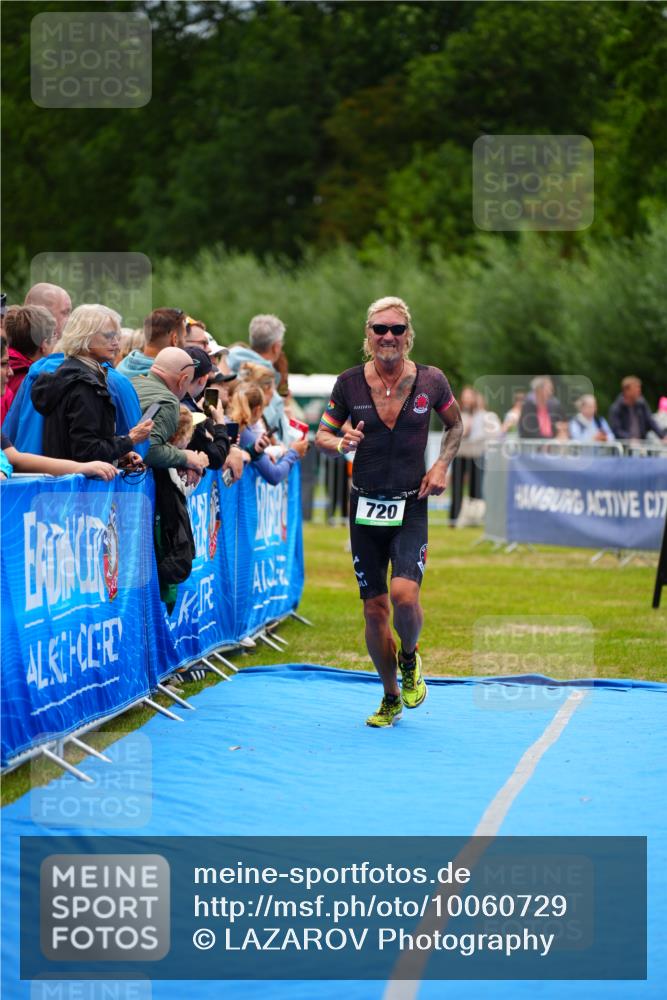 30.08.2026 - Elbe Triathlon Hamburg LAZAROV Photography http://msf.ph/oto/10060729 30.08.2026 11:42:01 Ziel 720 meine-sportfotos.de
