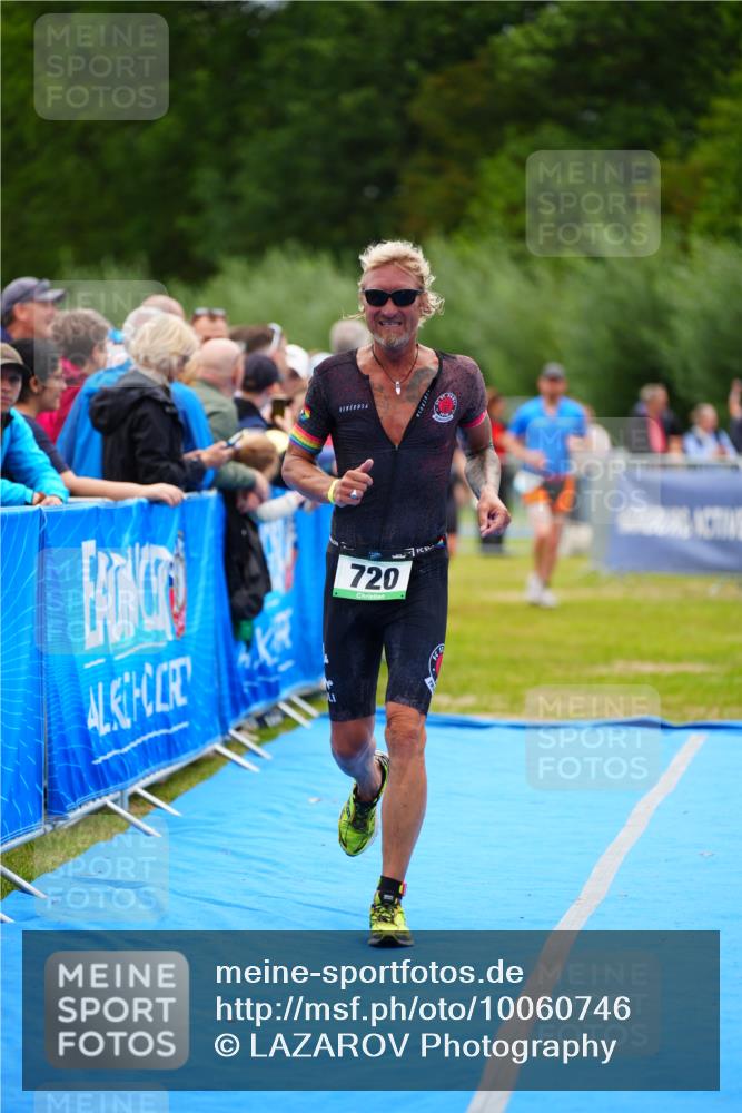 30.08.2026 - Elbe Triathlon Hamburg LAZAROV Photography http://msf.ph/oto/10060746 30.08.2026 11:42:02 Ziel 720 meine-sportfotos.de