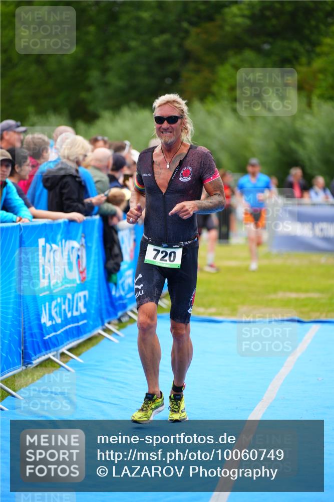 30.08.2026 - Elbe Triathlon Hamburg LAZAROV Photography http://msf.ph/oto/10060749 30.08.2026 11:42:02 Ziel 720 meine-sportfotos.de