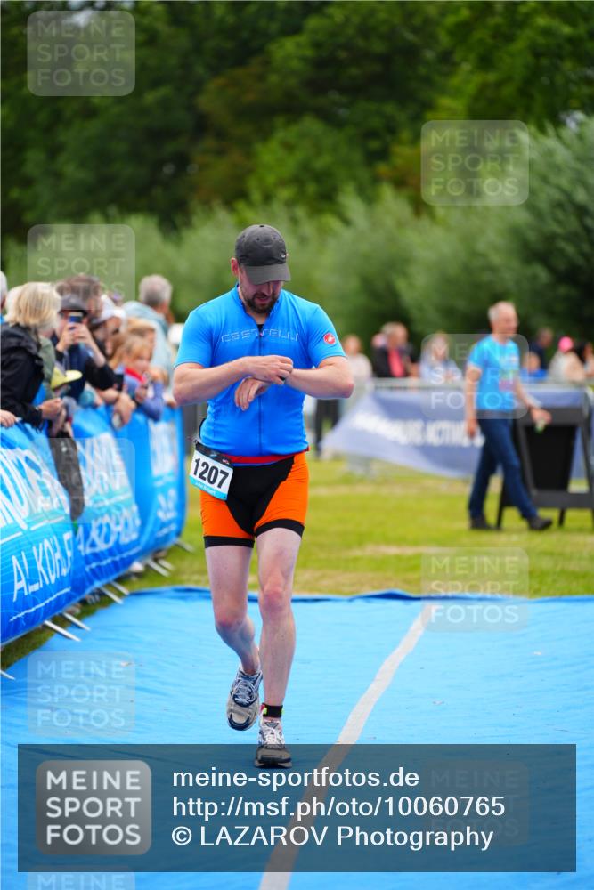 30.08.2026 - Elbe Triathlon Hamburg LAZAROV Photography http://msf.ph/oto/10060765 30.08.2026 11:42:10 Ziel 864, 1207 meine-sportfotos.de