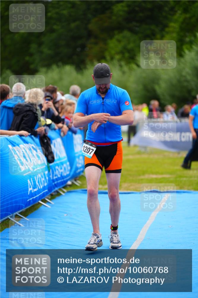 30.08.2026 - Elbe Triathlon Hamburg LAZAROV Photography http://msf.ph/oto/10060768 30.08.2026 11:42:10 Ziel 864, 1207 meine-sportfotos.de