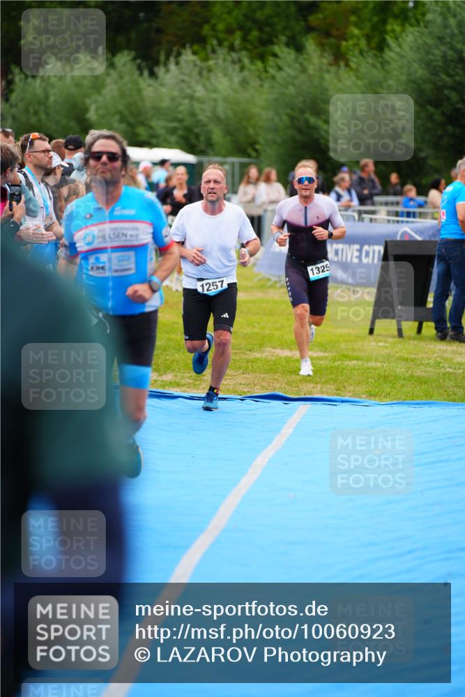 30.08.2026 - Elbe Triathlon Hamburg LAZAROV Photography http://msf.ph/oto/10060923 30.08.2026 11:42:56 Ziel 805, 1238, 1257, 1303, 1325 meine-sportfotos.de