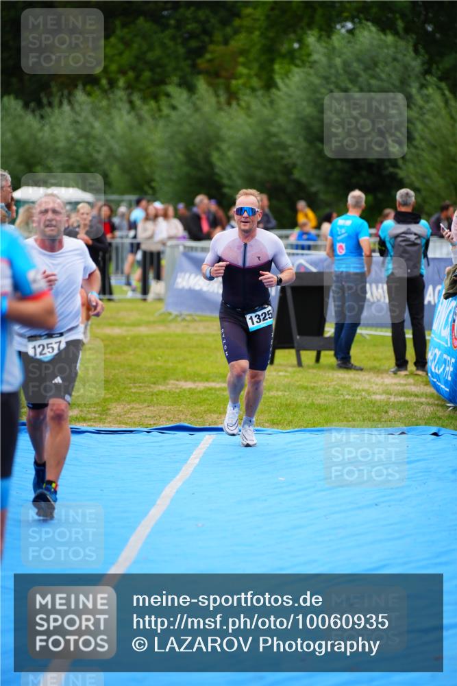 30.08.2026 - Elbe Triathlon Hamburg LAZAROV Photography http://msf.ph/oto/10060935 30.08.2026 11:42:57 Ziel 805, 1238, 1257, 1303, 1325 meine-sportfotos.de