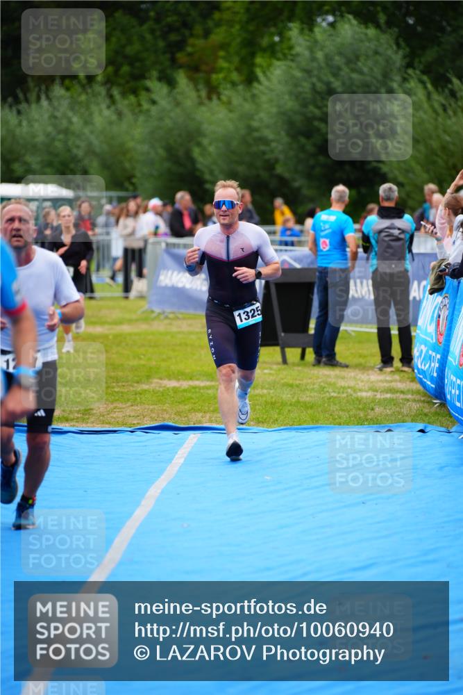 30.08.2026 - Elbe Triathlon Hamburg LAZAROV Photography http://msf.ph/oto/10060940 30.08.2026 11:42:58 Ziel 805, 1257, 1303, 1325 meine-sportfotos.de