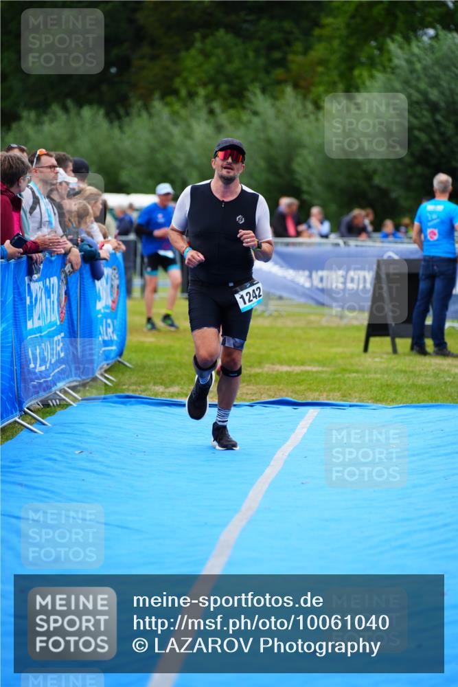 30.08.2026 - Elbe Triathlon Hamburg LAZAROV Photography http://msf.ph/oto/10061040 30.08.2026 11:43:22 Ziel 1242, 1255, 1390 meine-sportfotos.de