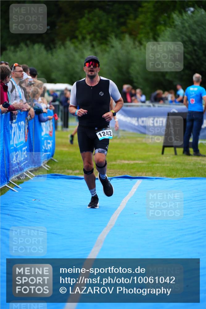 30.08.2026 - Elbe Triathlon Hamburg LAZAROV Photography http://msf.ph/oto/10061042 30.08.2026 11:43:22 Ziel 1242, 1255, 1390 meine-sportfotos.de