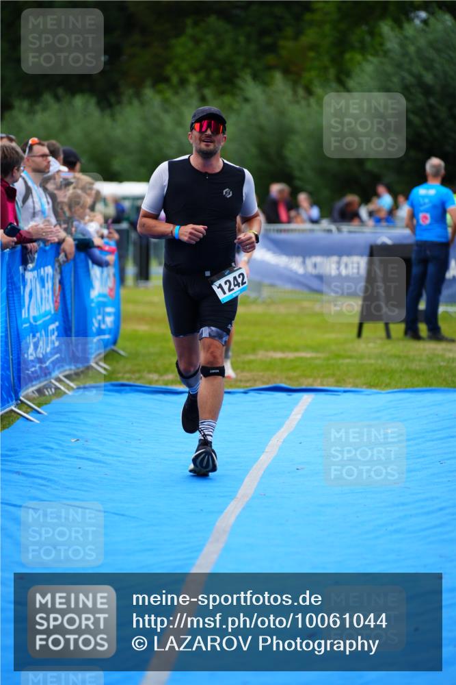 30.08.2026 - Elbe Triathlon Hamburg LAZAROV Photography http://msf.ph/oto/10061044 30.08.2026 11:43:23 Ziel 1242, 1390 meine-sportfotos.de
