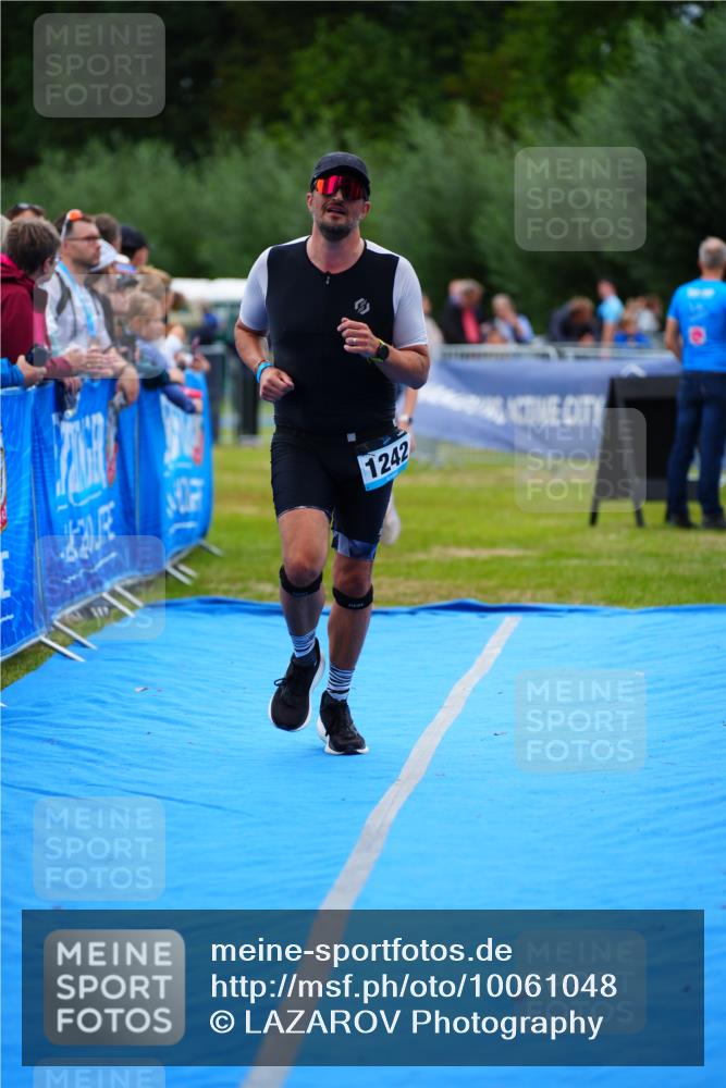30.08.2026 - Elbe Triathlon Hamburg LAZAROV Photography http://msf.ph/oto/10061048 30.08.2026 11:43:23 Ziel 1242, 1390 meine-sportfotos.de