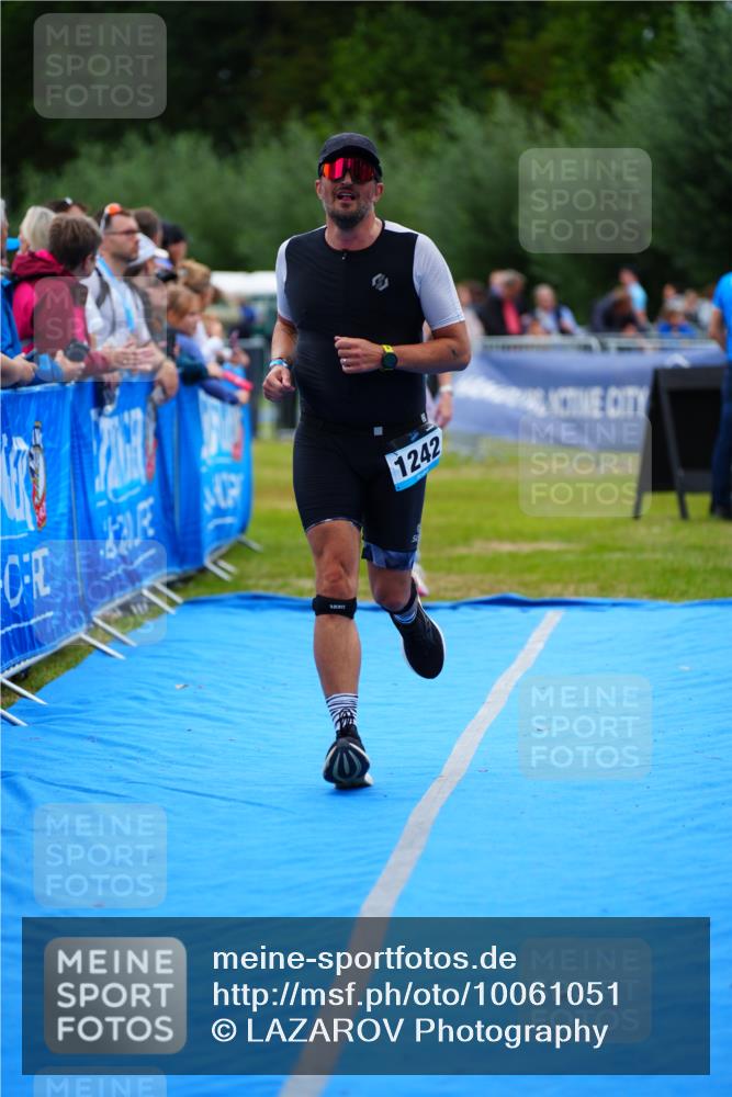 30.08.2026 - Elbe Triathlon Hamburg LAZAROV Photography http://msf.ph/oto/10061051 30.08.2026 11:43:23 Ziel 1242, 1390 meine-sportfotos.de