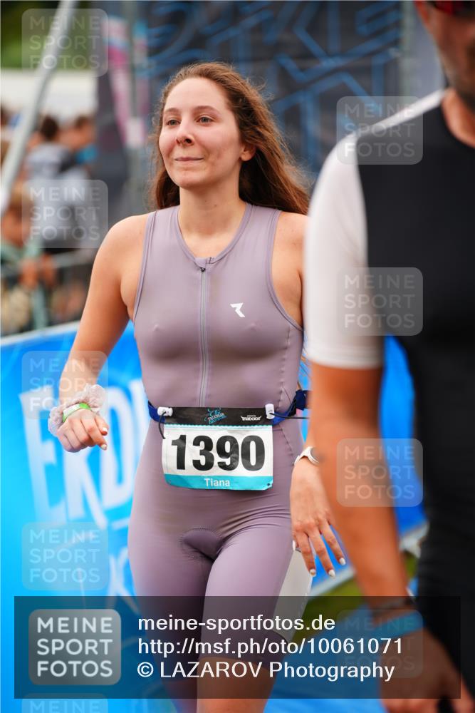 30.08.2026 - Elbe Triathlon Hamburg LAZAROV Photography http://msf.ph/oto/10061071 30.08.2026 11:43:28 Ziel 538, 1156, 1390 meine-sportfotos.de