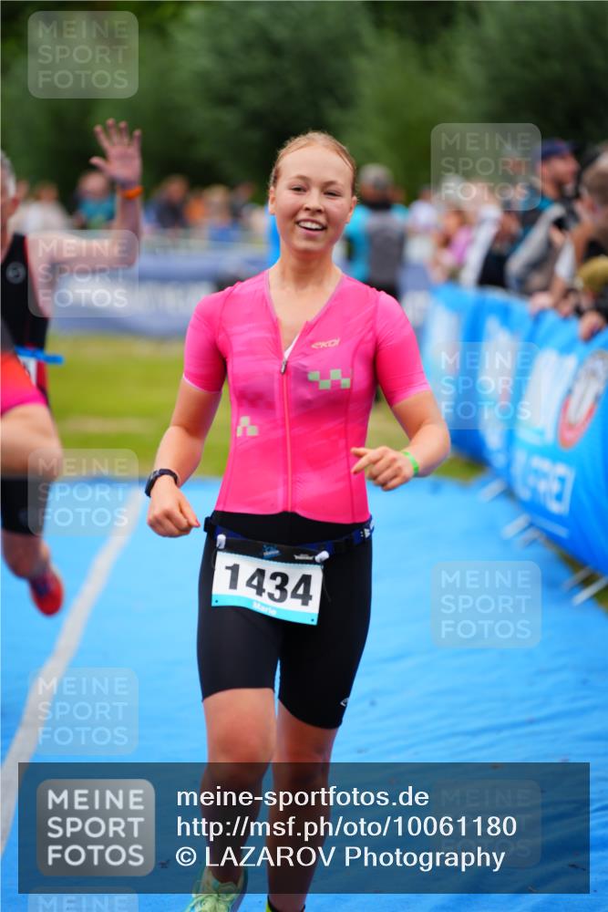 30.08.2026 - Elbe Triathlon Hamburg LAZAROV Photography http://msf.ph/oto/10061180 30.08.2026 11:43:54 Ziel 816, 847, 1345, 1353, 1434 meine-sportfotos.de