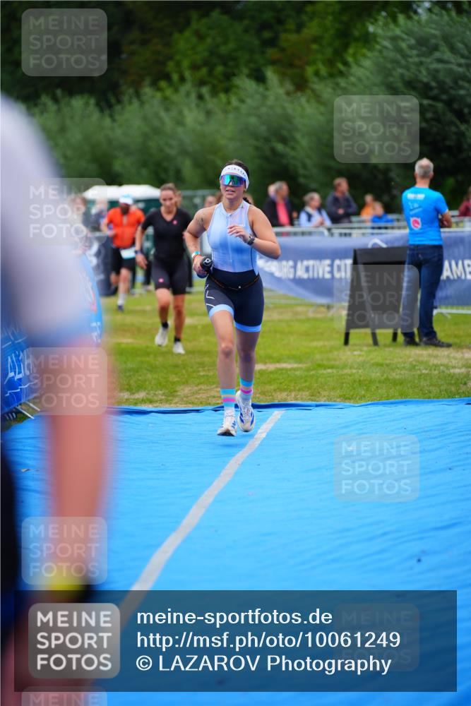 30.08.2026 - Elbe Triathlon Hamburg LAZAROV Photography http://msf.ph/oto/10061249 30.08.2026 11:44:19 Ziel 808, 875 meine-sportfotos.de