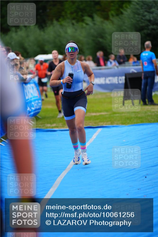 30.08.2026 - Elbe Triathlon Hamburg LAZAROV Photography http://msf.ph/oto/10061256 30.08.2026 11:44:20 Ziel 808, 875, 1239 meine-sportfotos.de