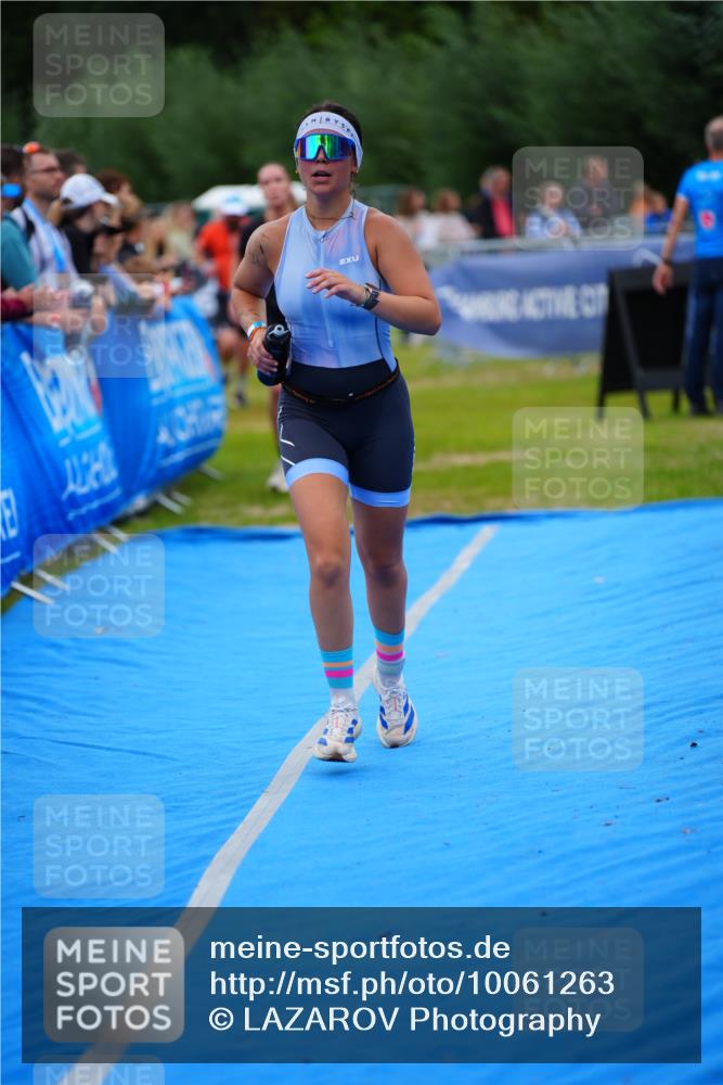 30.08.2026 - Elbe Triathlon Hamburg LAZAROV Photography http://msf.ph/oto/10061263 30.08.2026 11:44:21 Ziel 808, 875, 1239 meine-sportfotos.de