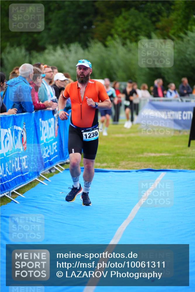 30.08.2026 - Elbe Triathlon Hamburg LAZAROV Photography http://msf.ph/oto/10061311 30.08.2026 11:44:27 Ziel 875, 1154, 1239 meine-sportfotos.de