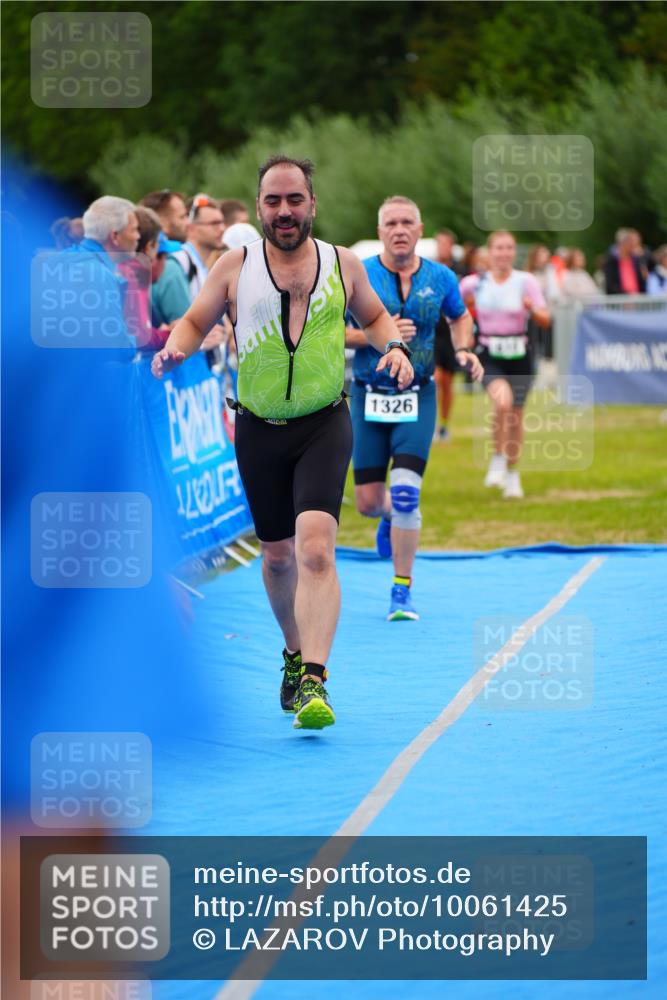 30.08.2026 - Elbe Triathlon Hamburg LAZAROV Photography http://msf.ph/oto/10061425 30.08.2026 11:44:47 Ziel 553, 810, 1258, 1326 meine-sportfotos.de