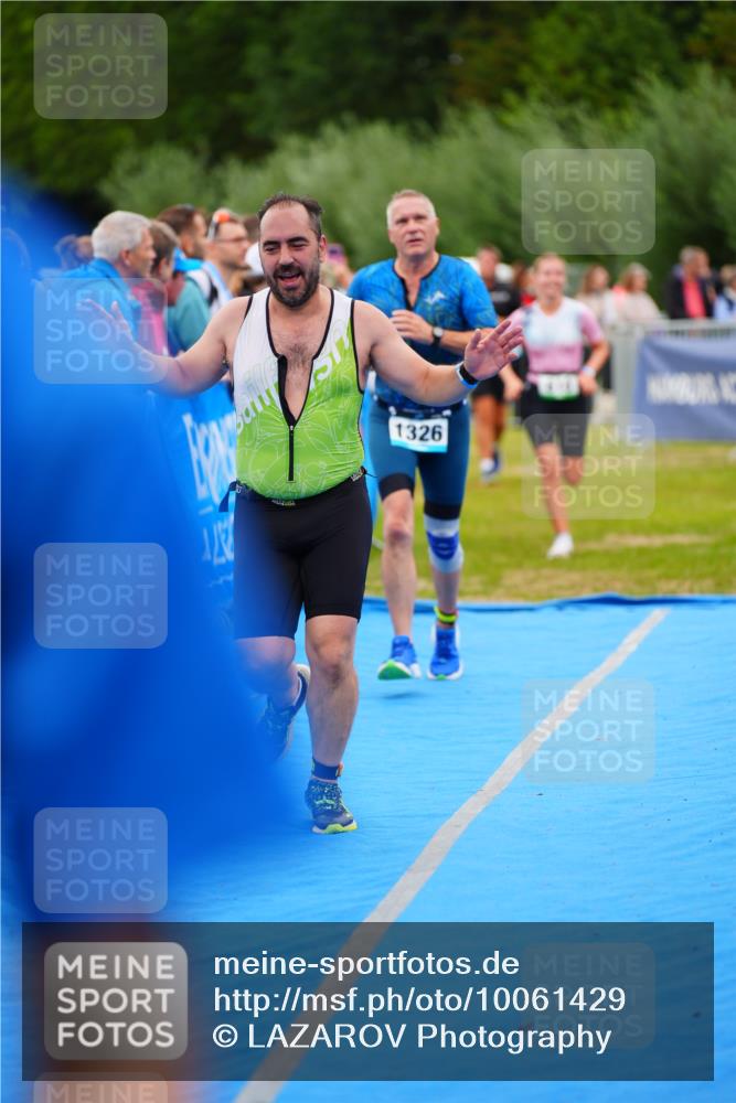 30.08.2026 - Elbe Triathlon Hamburg LAZAROV Photography http://msf.ph/oto/10061429 30.08.2026 11:44:47 Ziel 553, 810, 1258, 1326 meine-sportfotos.de
