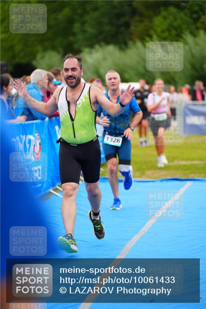 30.08.2026 - Elbe Triathlon Hamburg LAZAROV Photography http://msf.ph/oto/10061433 30.08.2026 11:44:48 Ziel 553, 810, 1082, 1258, 1326 meine-sportfotos.de