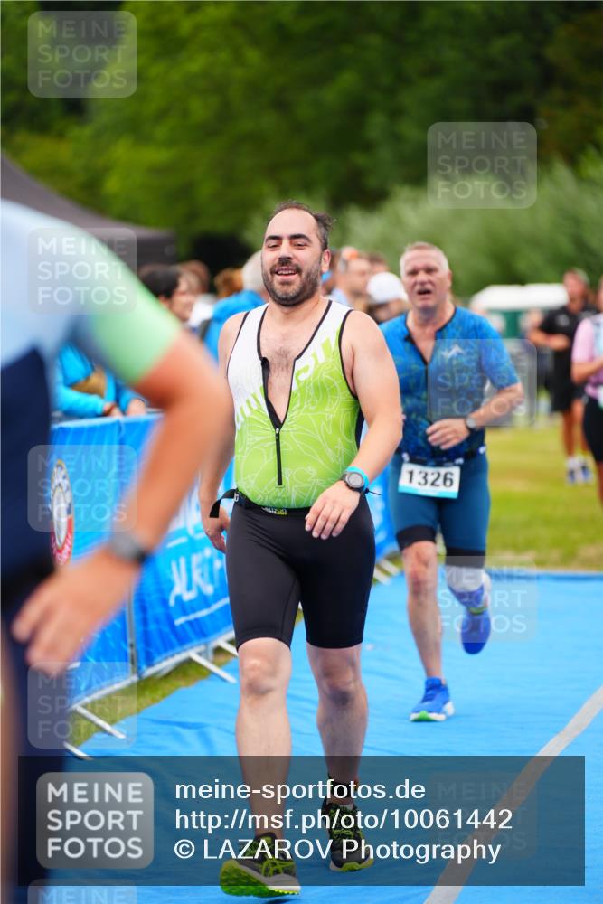 30.08.2026 - Elbe Triathlon Hamburg LAZAROV Photography http://msf.ph/oto/10061442 30.08.2026 11:44:48 Ziel 553, 810, 1082, 1258, 1326 meine-sportfotos.de