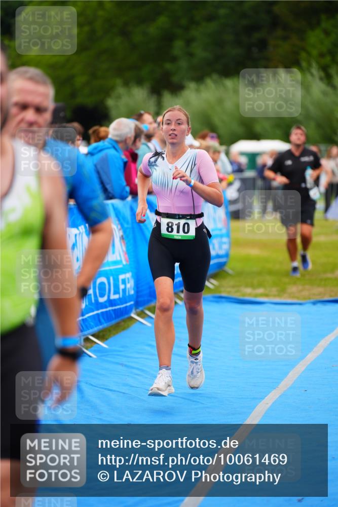 30.08.2026 - Elbe Triathlon Hamburg LAZAROV Photography http://msf.ph/oto/10061469 30.08.2026 11:44:51 Ziel 810, 1082, 1258, 1326 meine-sportfotos.de