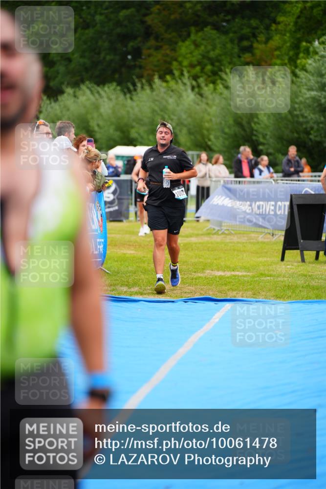 30.08.2026 - Elbe Triathlon Hamburg LAZAROV Photography http://msf.ph/oto/10061478 30.08.2026 11:44:52 Ziel 810, 1082, 1296, 1326 meine-sportfotos.de