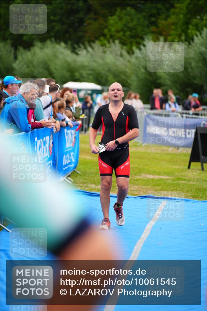30.08.2026 - Elbe Triathlon Hamburg LAZAROV Photography http://msf.ph/oto/10061545 30.08.2026 11:45:08 Ziel 710 meine-sportfotos.de
