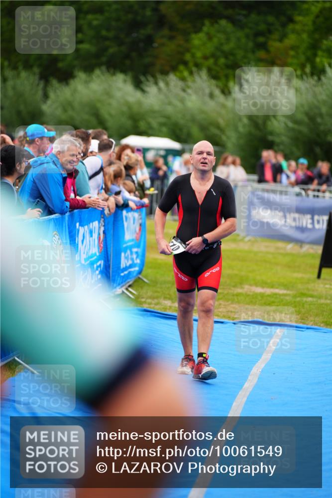 30.08.2026 - Elbe Triathlon Hamburg LAZAROV Photography http://msf.ph/oto/10061549 30.08.2026 11:45:08 Ziel 710 meine-sportfotos.de