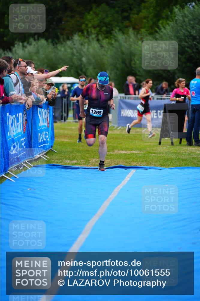 30.08.2026 - Elbe Triathlon Hamburg LAZAROV Photography http://msf.ph/oto/10061555 30.08.2026 11:45:15 Ziel 547, 710, 1265 meine-sportfotos.de