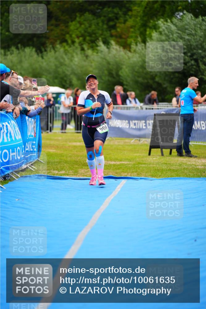 30.08.2026 - Elbe Triathlon Hamburg LAZAROV Photography http://msf.ph/oto/10061635 30.08.2026 11:45:27 Ziel 868, 969 meine-sportfotos.de