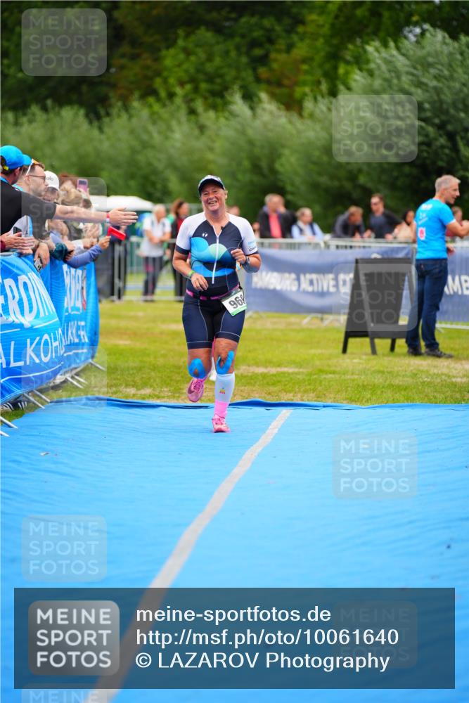 30.08.2026 - Elbe Triathlon Hamburg LAZAROV Photography http://msf.ph/oto/10061640 30.08.2026 11:45:27 Ziel 868, 969 meine-sportfotos.de